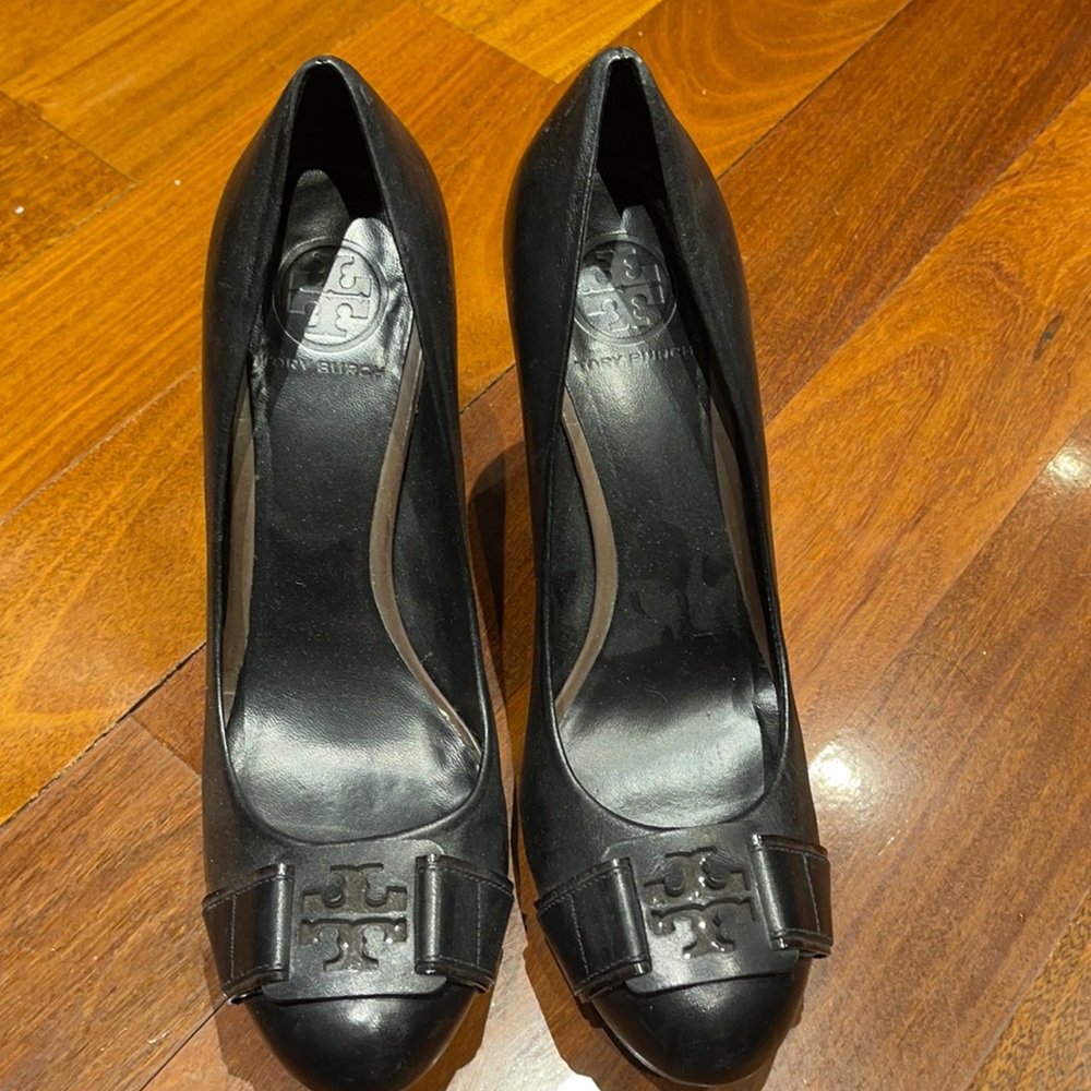 Tory Burch black leather shoes